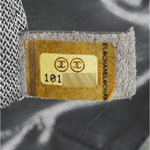 AuthenticCHANEL
Light Green Quilted Lambskin Leather Mademoiselle Giant Tote Bag - Picture 9 of 14